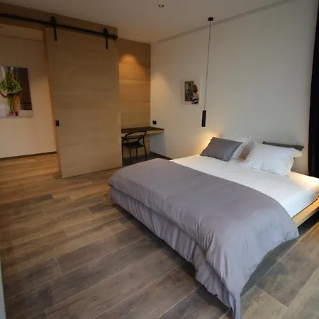 Lodge Avec Piscine Sauna Jacuzzi *